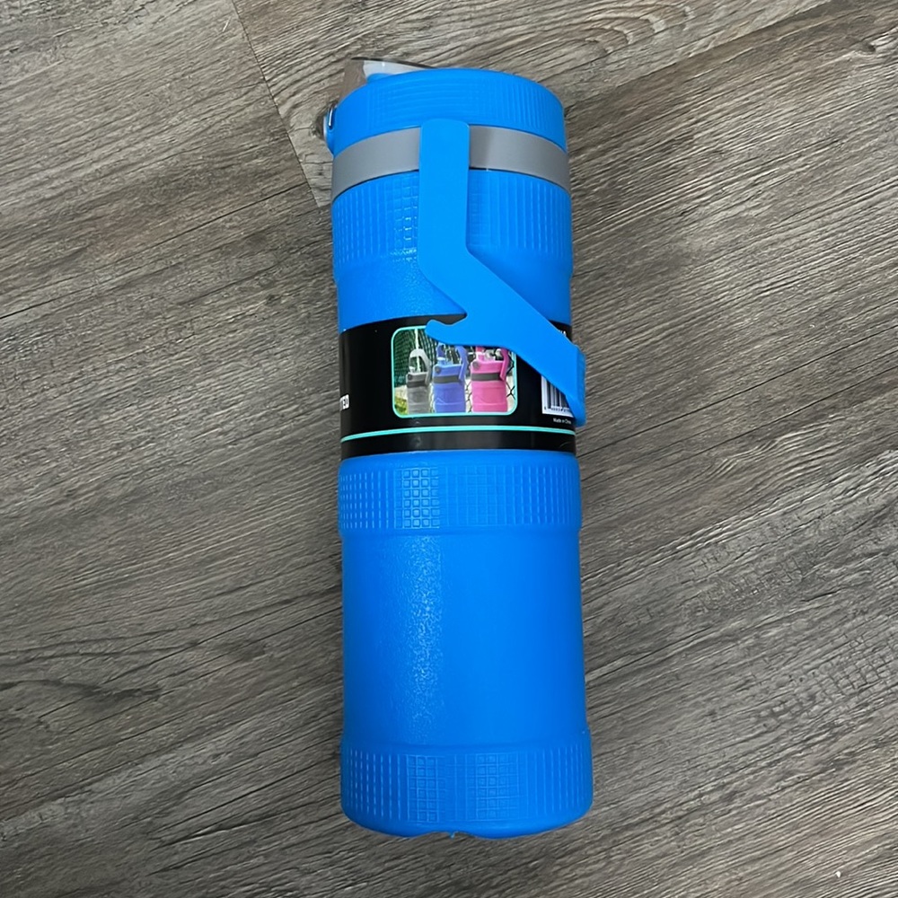 💫NEW Wellness Foam Insulated Water Bottle with Carry Handle and Hook
 32oz blue